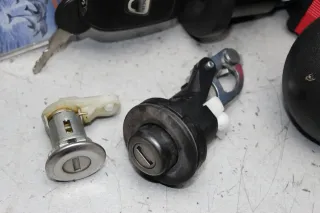 Zündschloss Schlüssel Lesespule 285916556R Tankverschluss Dacia Logan MCV 2 II Bj.19 - Bild 2