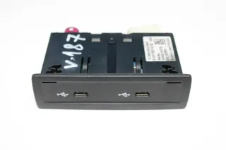 Mercedes Benz W247 Multimedia USB Anschluss Buchse A2478204002 - Bild 1