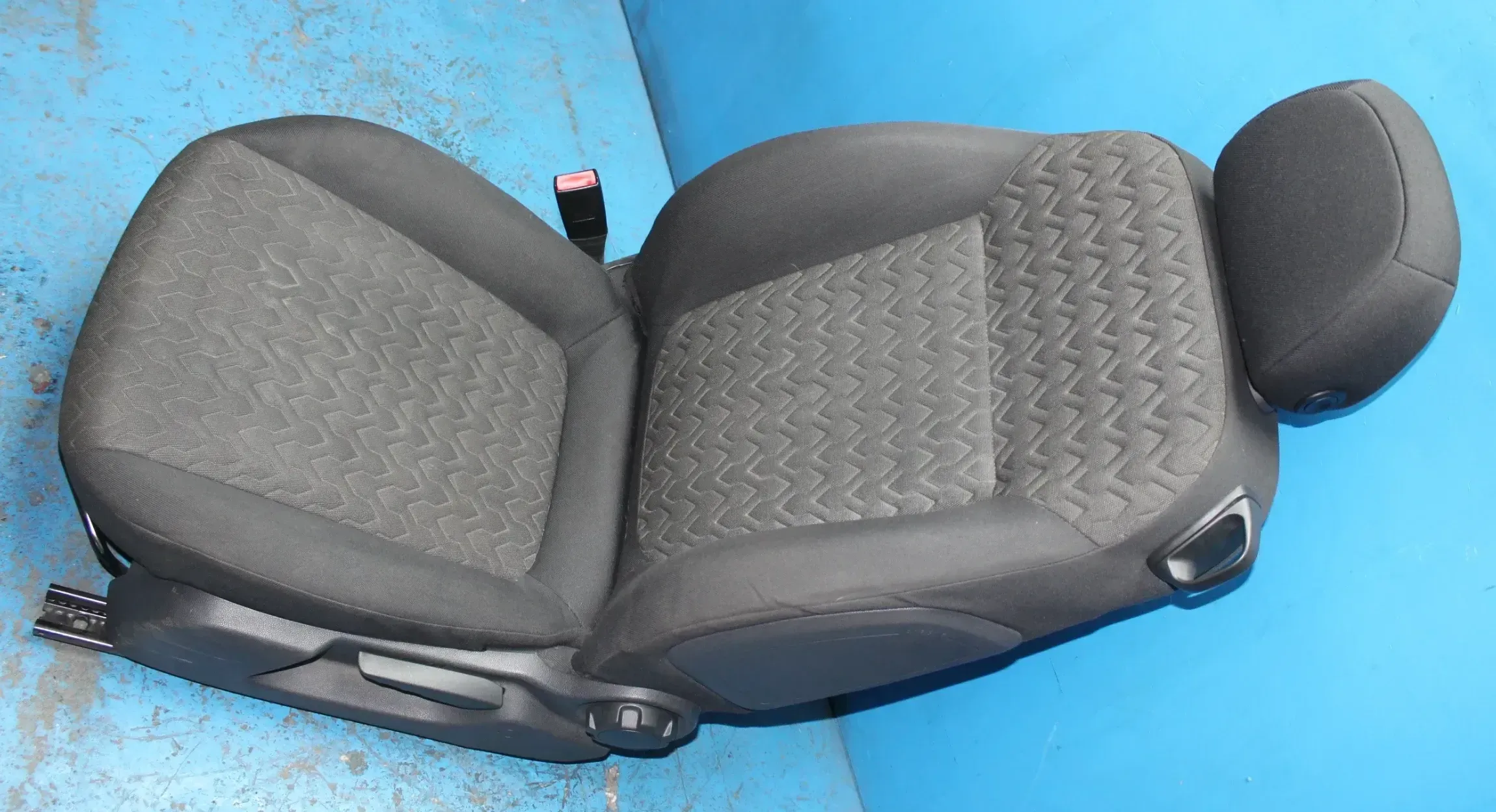 Fahrersitz Sitz vorne links Sitzheizung nicht Original Opel Corsa D 2-türig Bj.13 - Bild 1