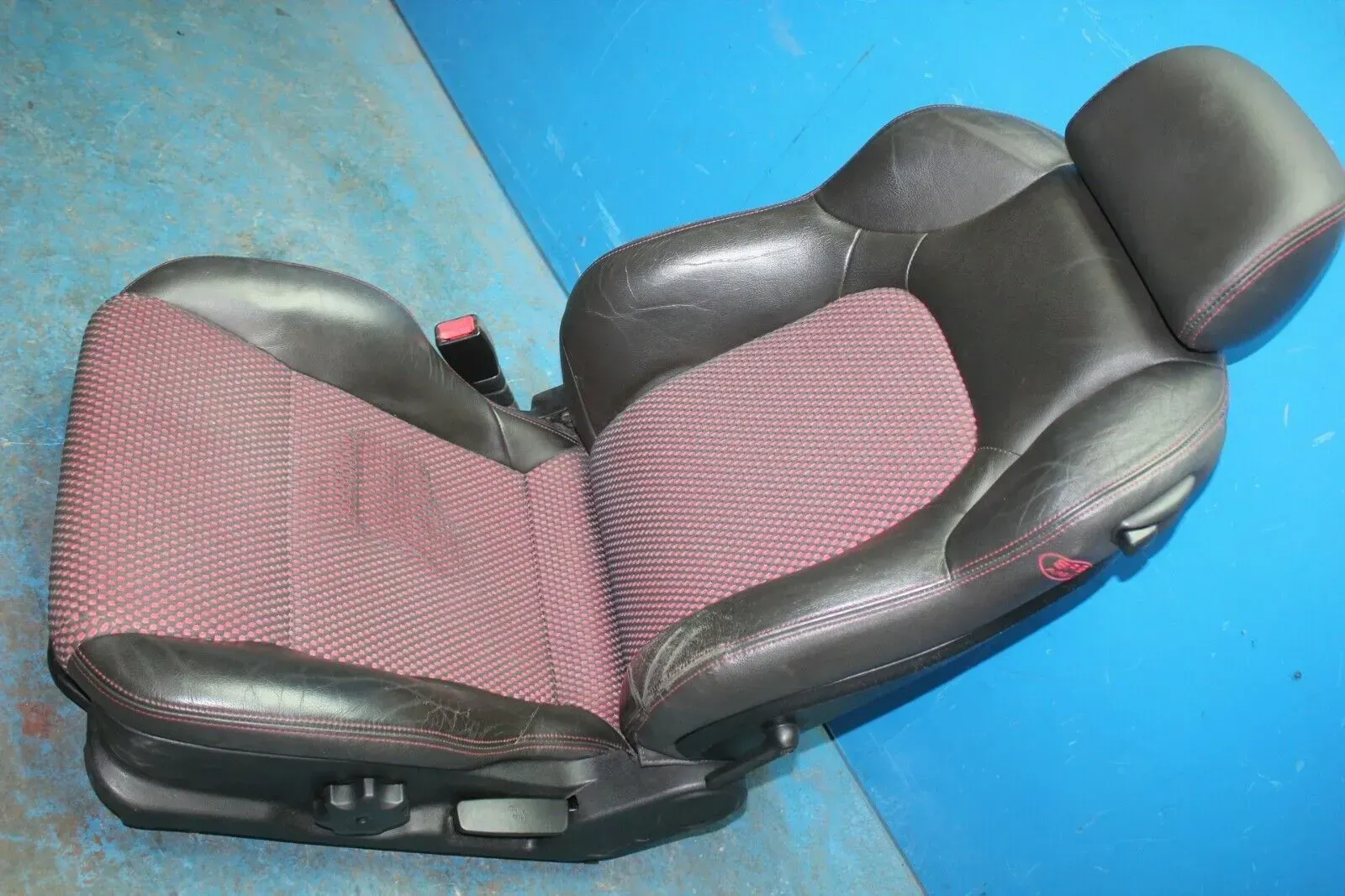 Hyundai Coupe III GK Bj.06 Teilleder Fahrersitz Sitz vorne links mit Airbag - Bild 1