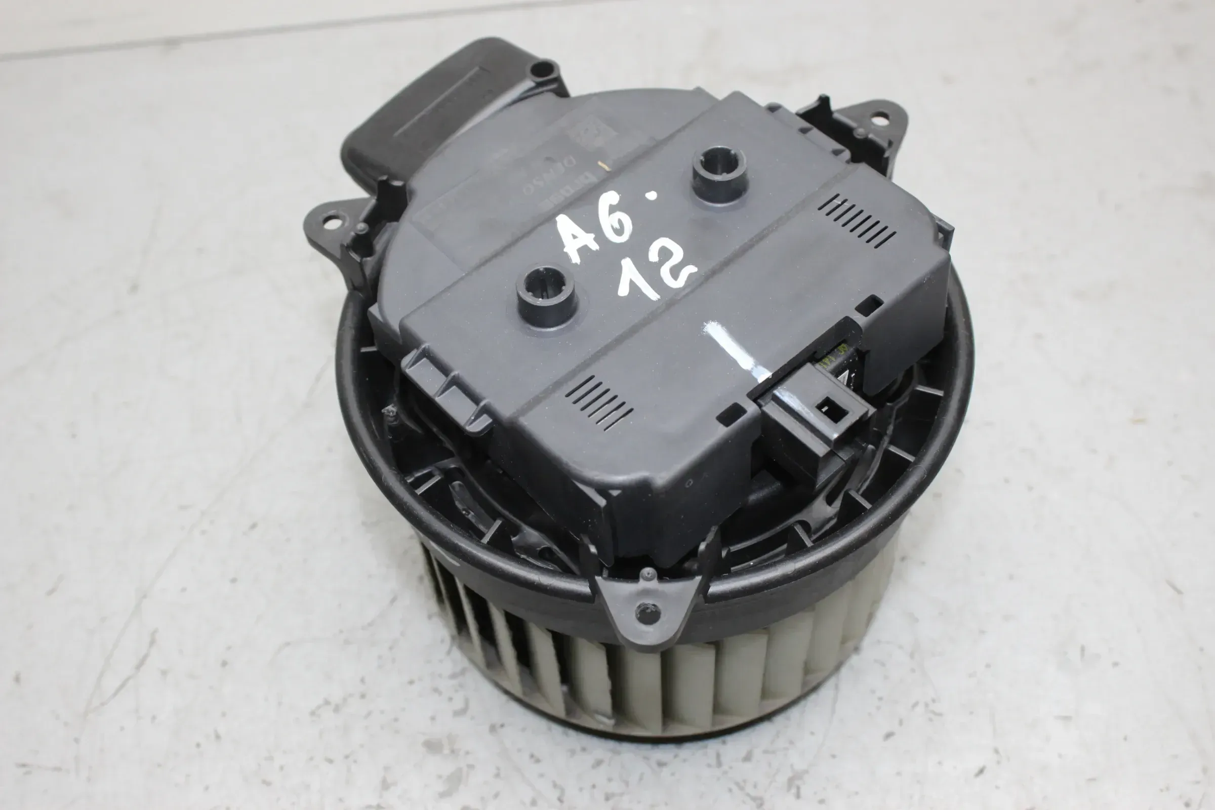 Gebläsemotor Heizung Gebläse Lüfter 4H1820021B Audi A6 4G C7 Bj.12 - Bild 1