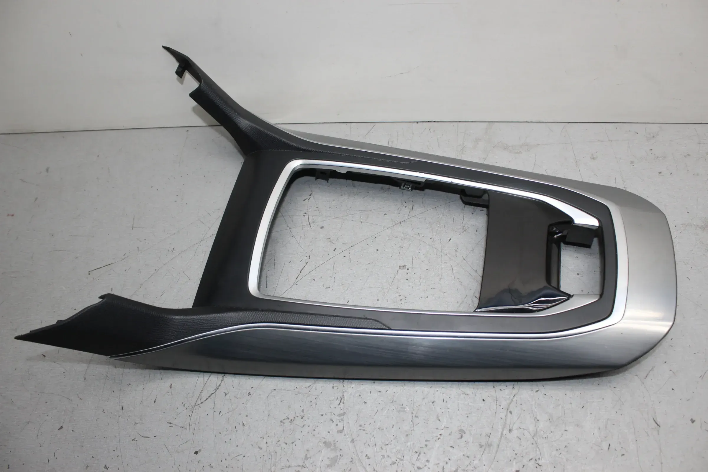 Verkleidung Abdeckung Blende Schaltkulisse 98088086XU Peugeot 308 II SW Bj.15 - Bild 1