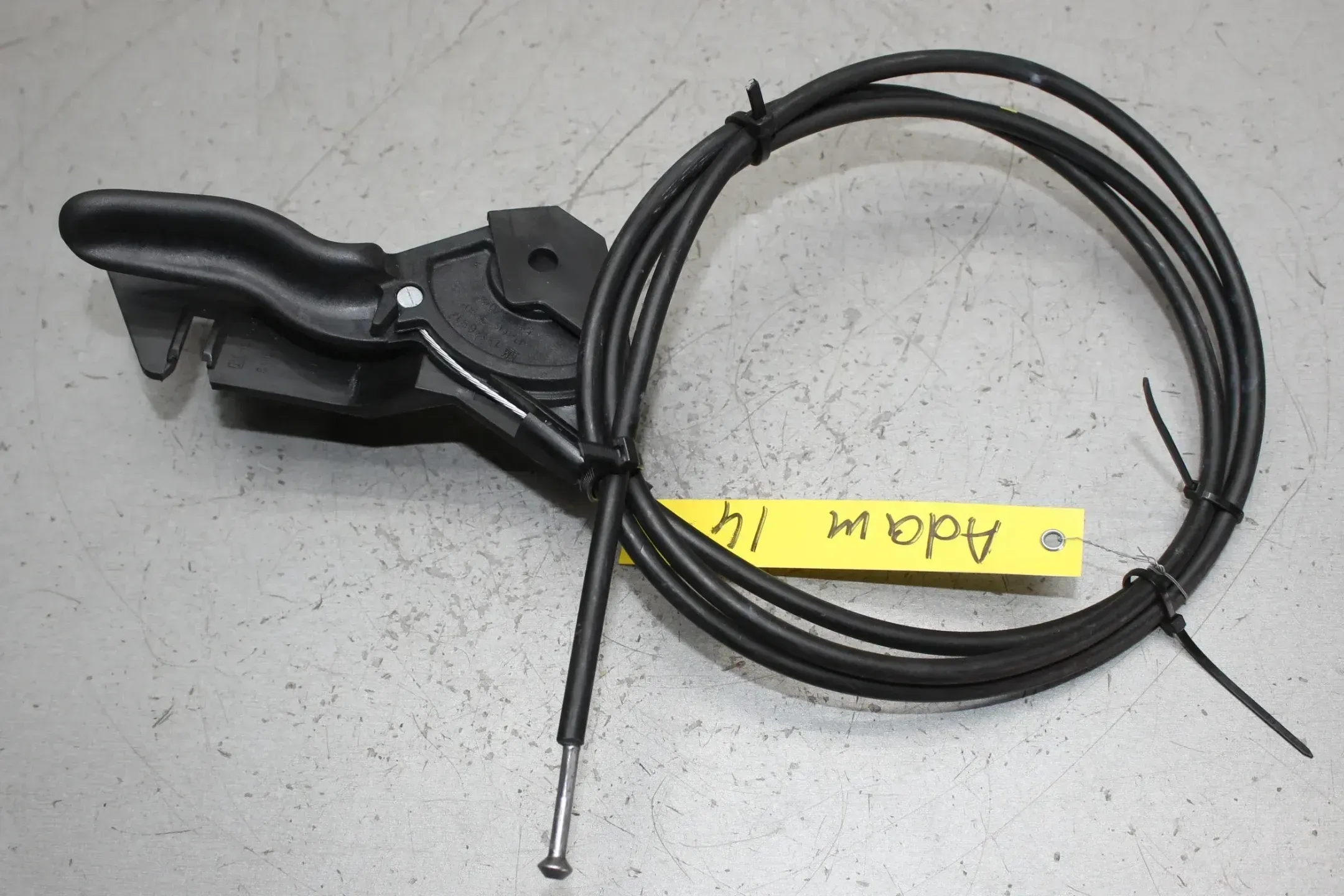 Motorhaubenöffner Hebel Griff Seilzug 13186912, 13186909 Opel Adam M13 Bj.14 - Bild 1