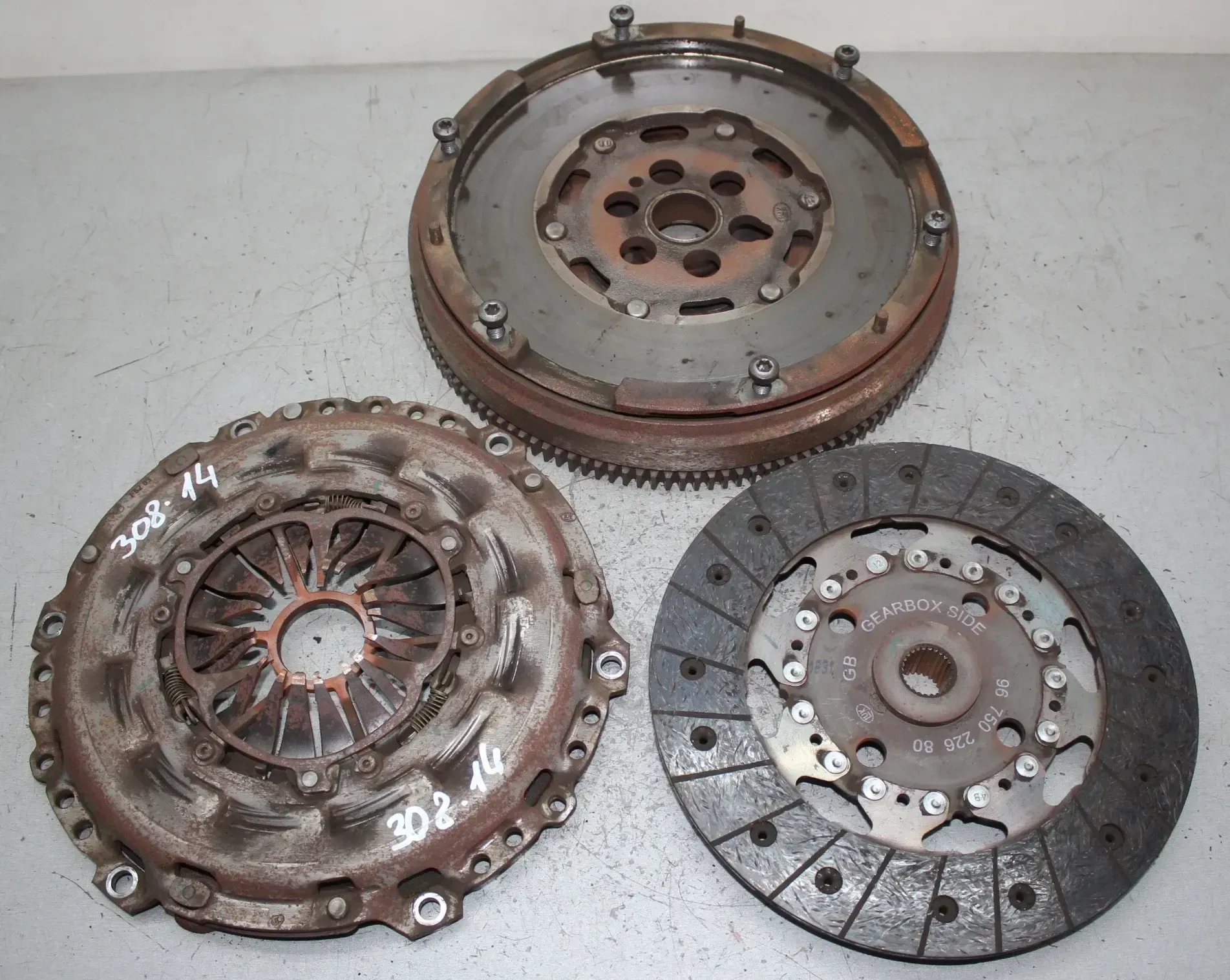 ZMS Schwungscheibe Schwungrad Druckplatte 9678013980 Peugeot 308 II 1.6 HDi Bj14 - Bild 1