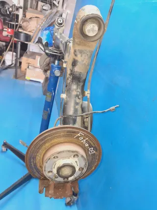 Hinterachse Achsträger Achse Bremssattel hinten Skoda Fabia 2 II 5J Combi Bj.09 - Bild 9