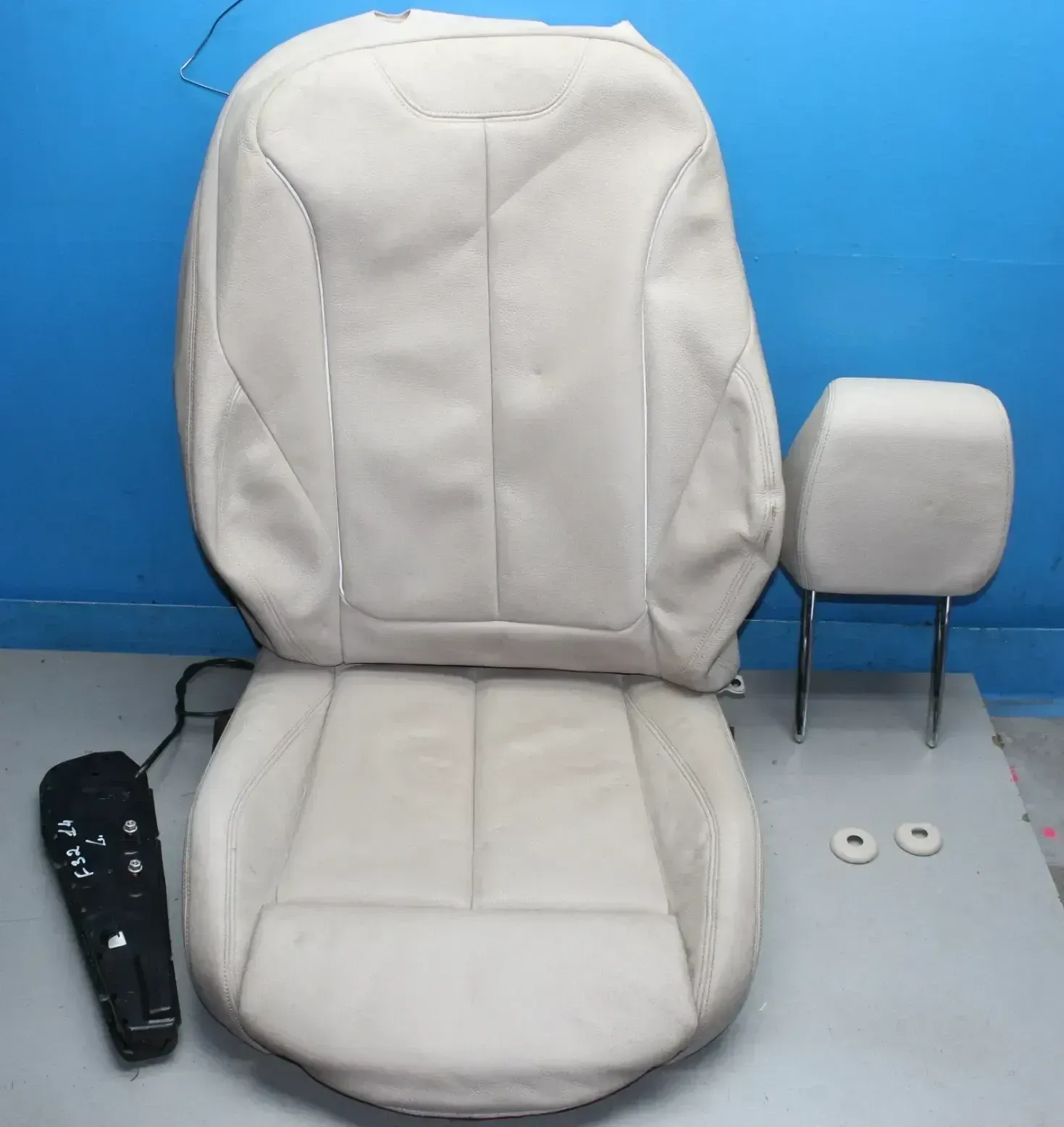 Sitzbezug Sitz vorne links Leder Modul Kopfstütze Oyster BMW 4er F32 Coupe Bj.14 - Bild 1