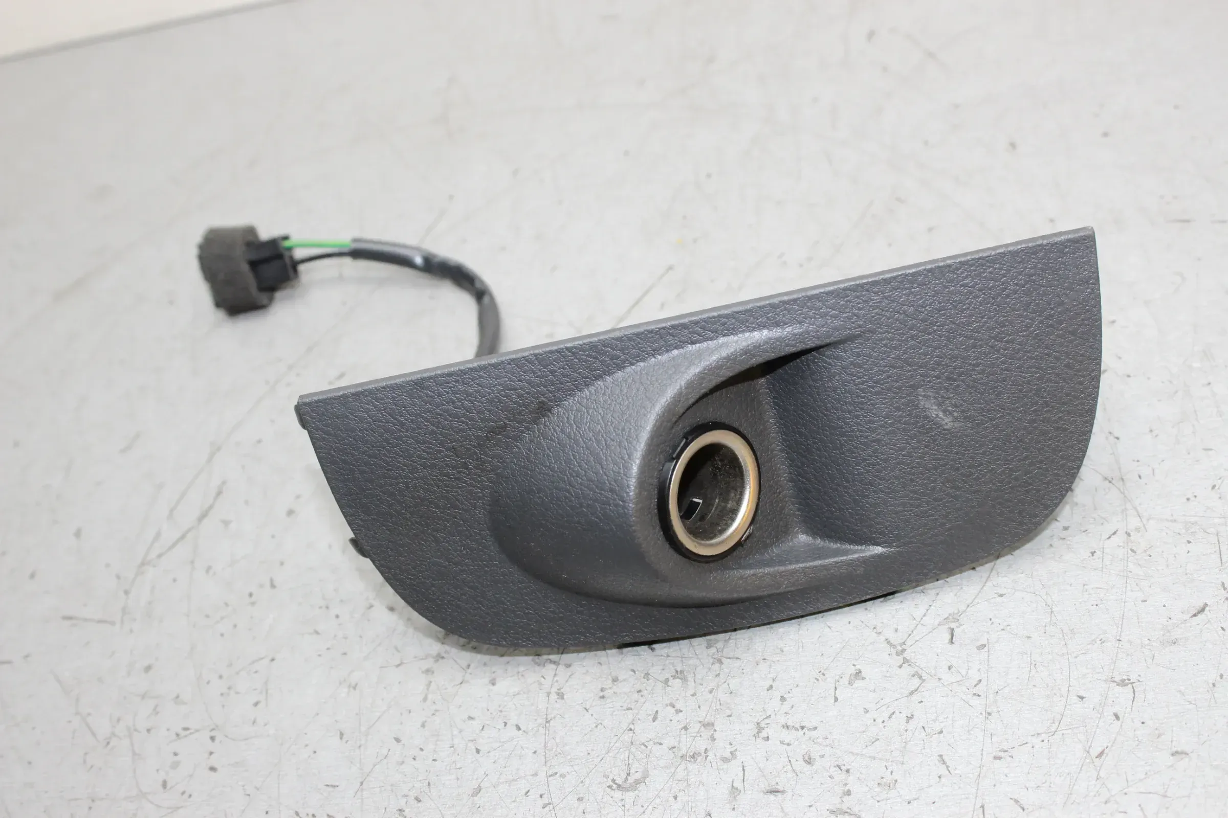 Steckdose ohne Zigarettenanzünder SsangYong Kyron Bj.06 - Bild 1