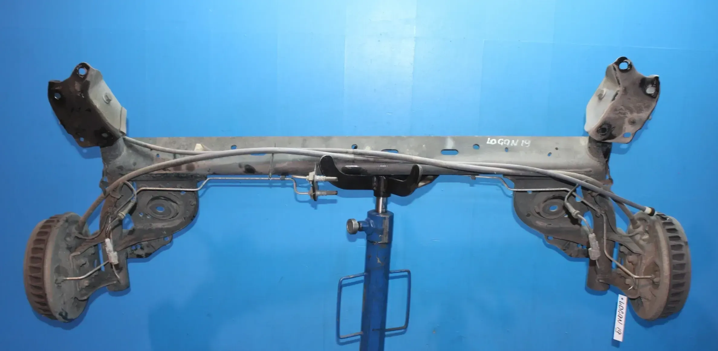 Hinterachse Achsträger Achse Träger ABS Trommelbremse Dacia Logan MCV 2 II Bj.19 - Bild 1