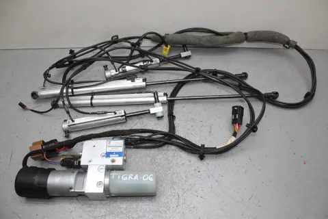 Background image for Opel Tigra TwinTop Bj.06 Verdeck Hydraulikpumpe Verdeckhydraulik 93162375
