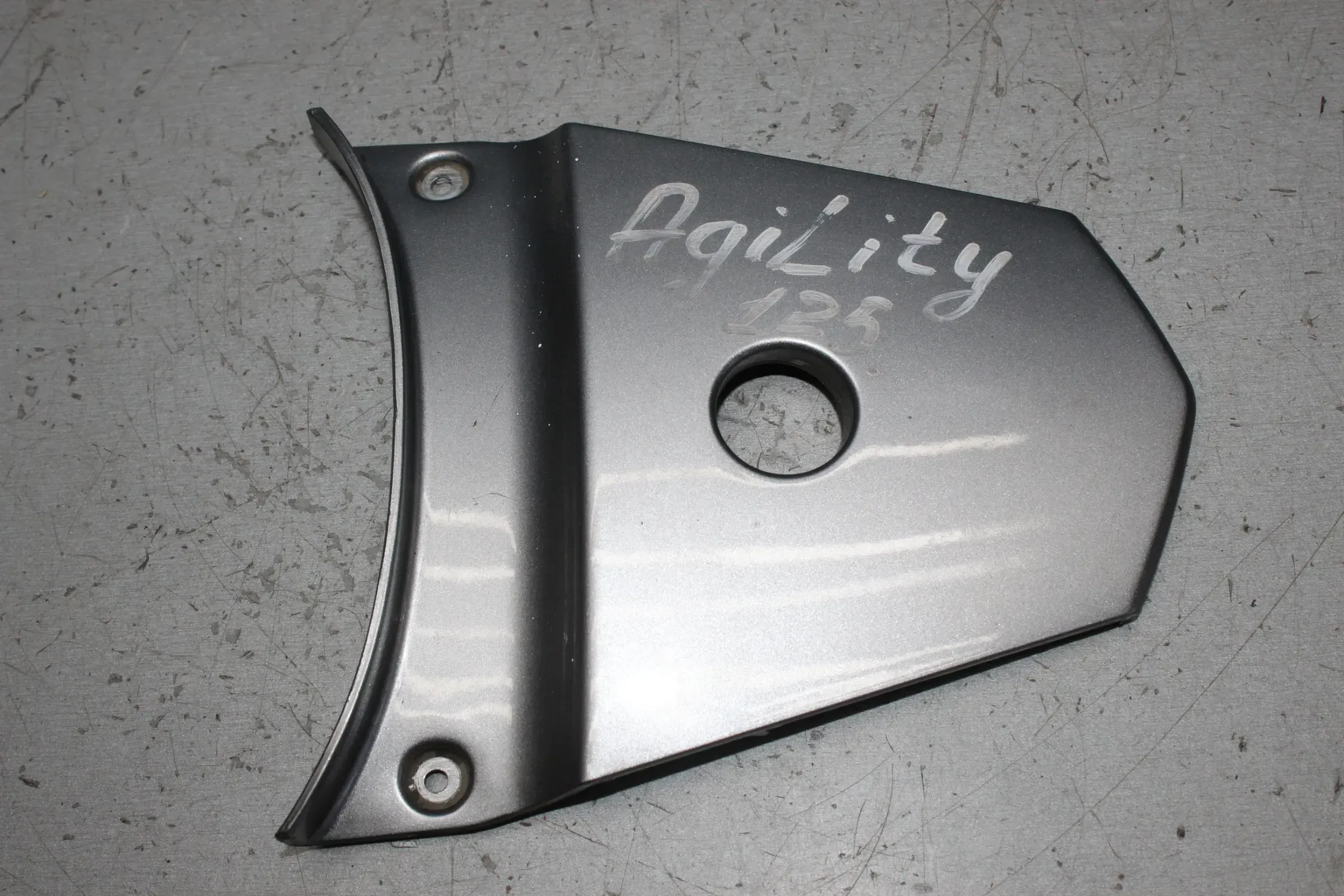 Heckverkleidung Verkleidung hinten mitte 83750-LFC2 Agility 125 City R16 - Bild 1