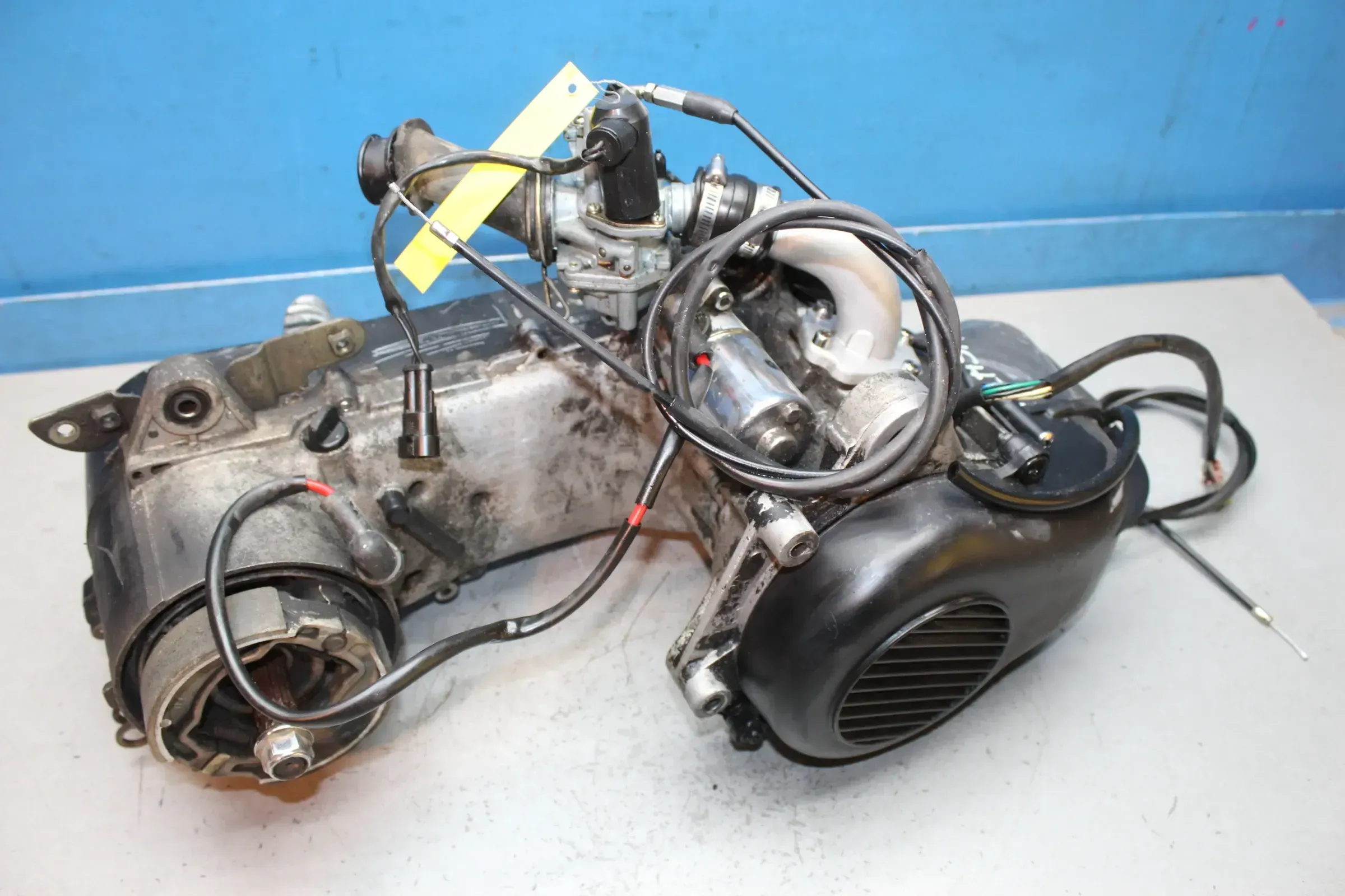 Motor KW1E40QMB mit Vergaser Anlasser für Roller Keeway Flash 50 2-Takt - Bild 1