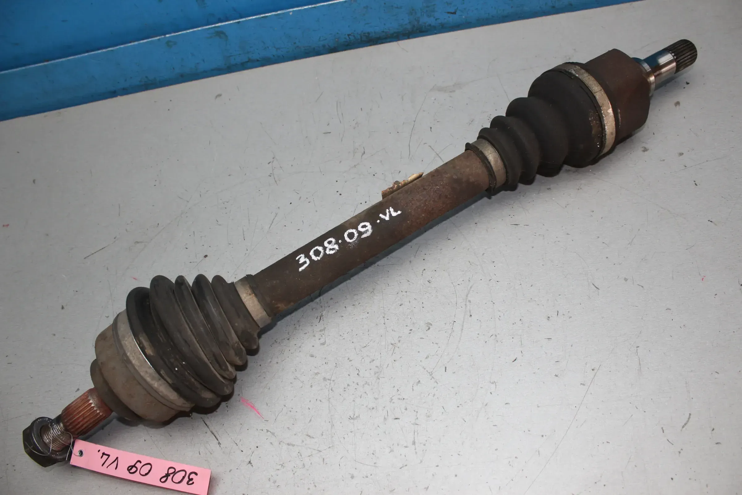 Antriebswelle Gelenkwelle vorne links Peugeot 308 SW 1.4 70 kW Bj.09 - Bild 1