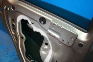 Tür hinten links mit Türscheibe farbe KCHC Citroen C3 II Bj.10 - Bild 7