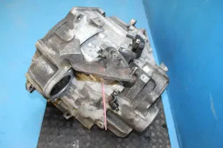 6-Gang Schaltgetriebe code KNR Getriebe VW Touran 1T2 2.0 TDi Bj.08 - Bild 3