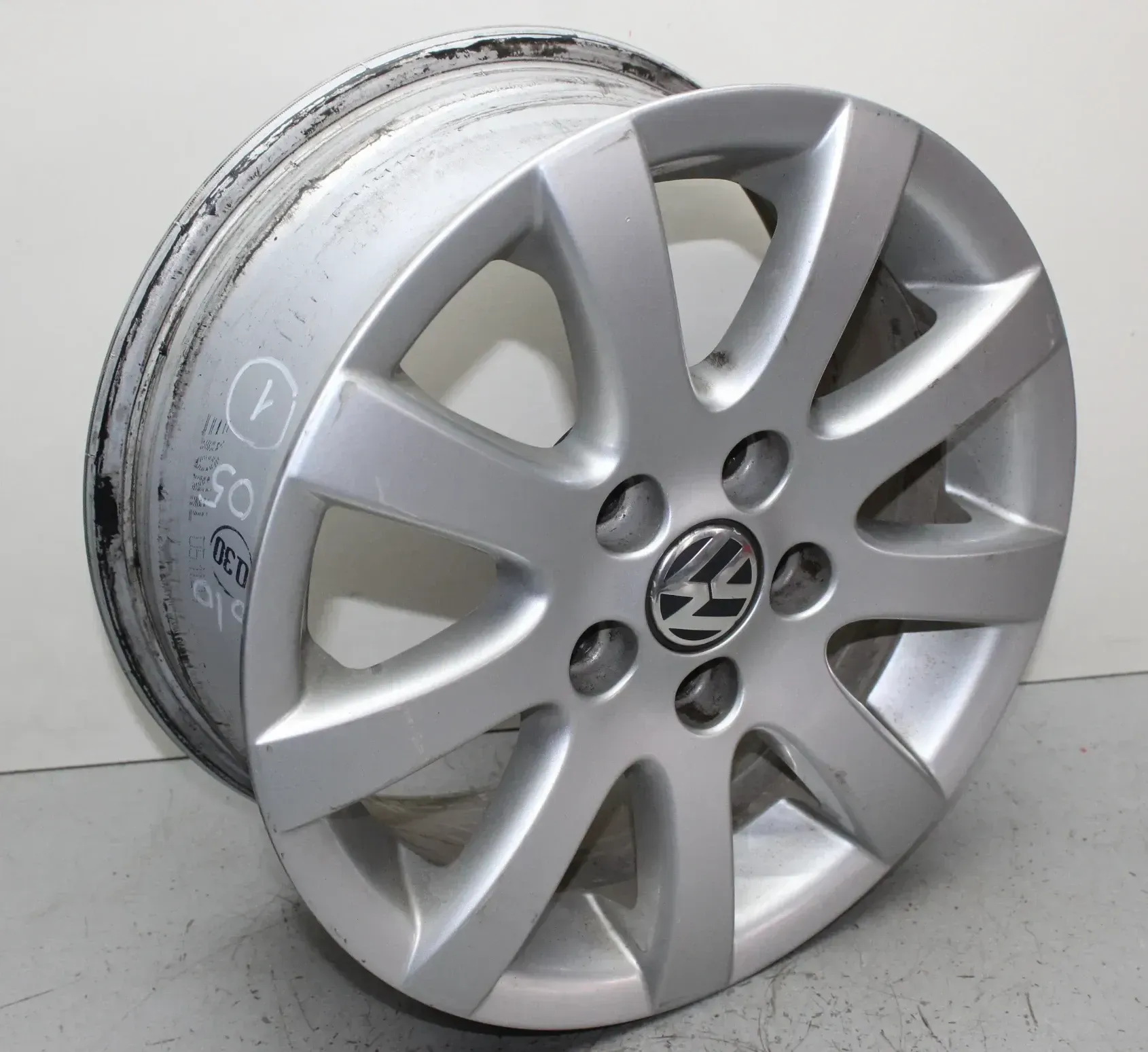 1x Alufelge 6Q0601025Q Felge 6,J x 14 ET43 LK 5x100 VW Polo IV 9N3 Bj.05 (1 - Bild 1