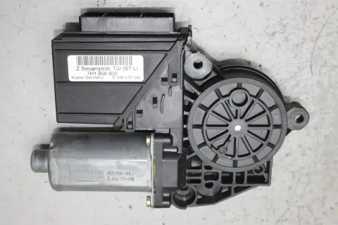 Background image for Fensterheber Motor vorne rechts 7H1959802, 0130821998 VW T5 7H Multivan