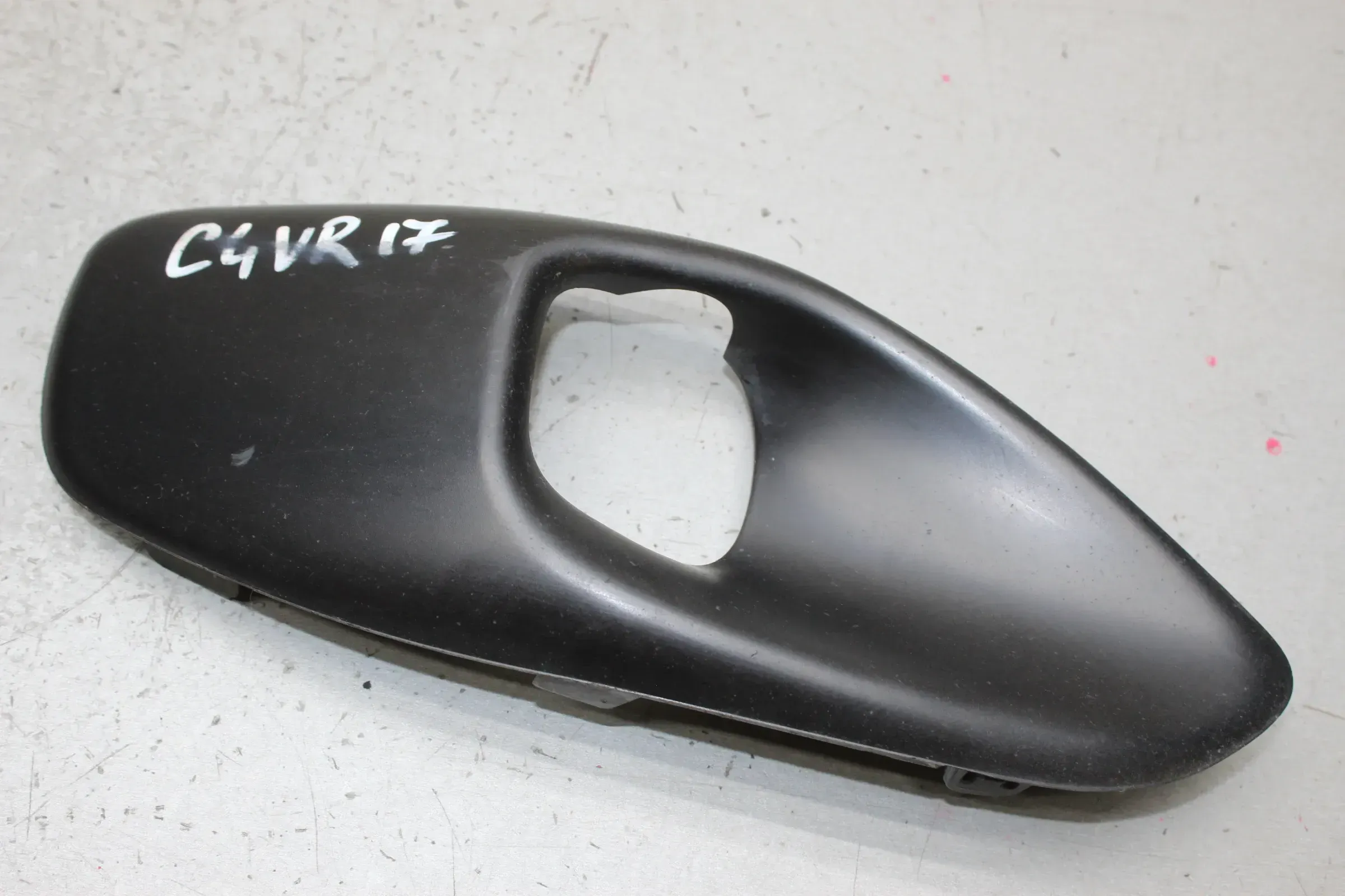 Blende Rahmen für Nebelscheinwerfer vorne rechts 9800978177 Citroen C4 Picasso II - Bild 1
