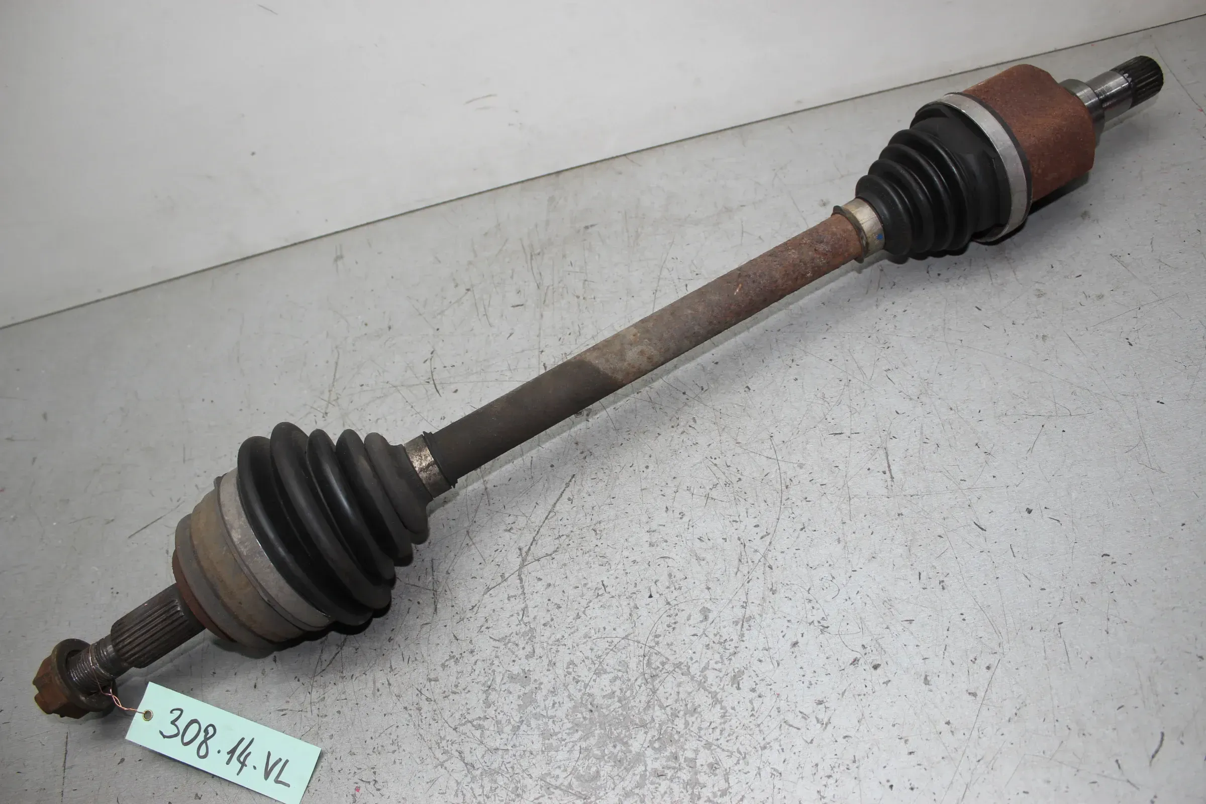 Antriebswelle Gelenkwelle vorne links Peugeot 308 II 1.6 HDi Bj.14 - Bild 1