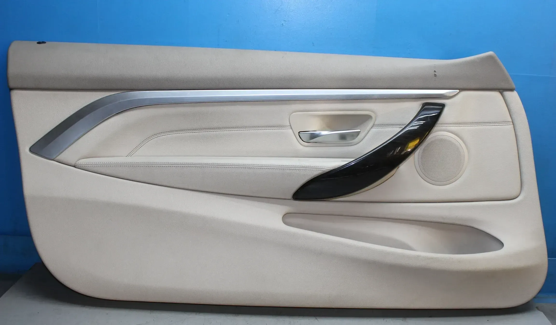 Türverkleidung Türpappe links Leder Oyster/Sandgrau BMW 4er F32 Coupe Bj.14 - Bild 1