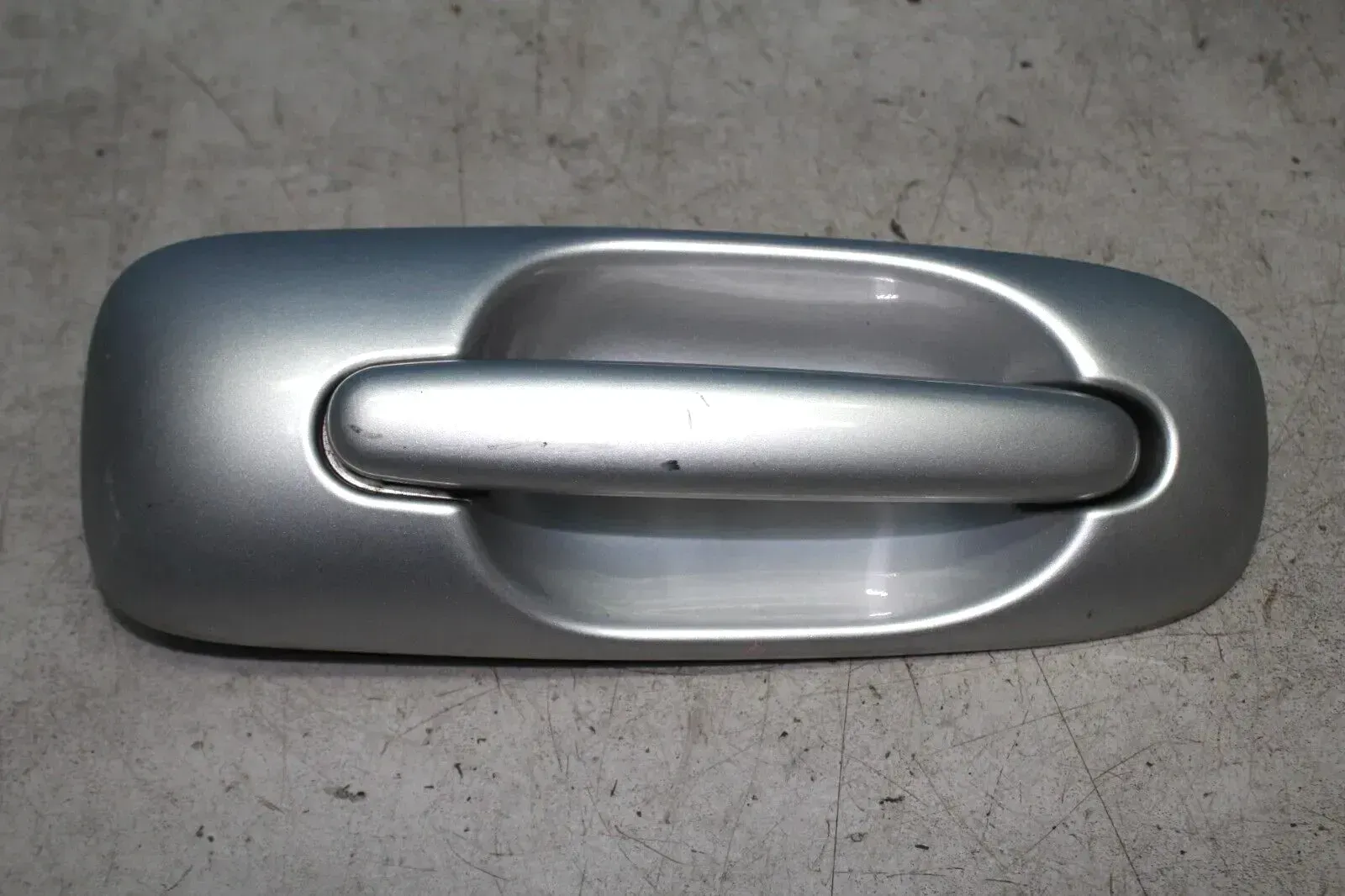 Türgriff Griff außen Tür vorne rechts Silber Chrysler Voyager IV RG Bj.08 - Bild 1