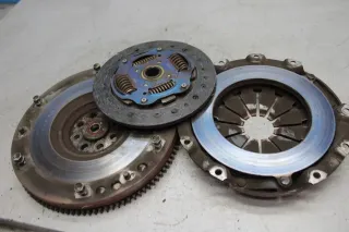 Schwungrad Schwungscheibe Druckplatte 22100-80J21 Suzuki SX4 GY 1.6 Bj.08 - Bild 1