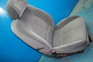 Fahrersitz Sitz vorne links el. verstellbar mit Airbag Peugeot 407 SW Bj.06 - Bild 8
