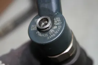 Opel Vectra C Bj.06 1.9 CDTI 1x Einspritzdüse Injektor BOSCH 0986435103 - Bild 2