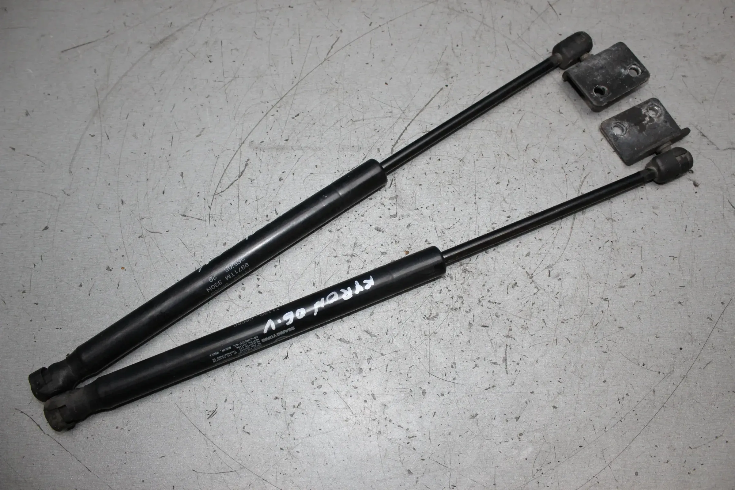2x Gasfeder Dämpfer Motorhaube vorne 71150-09000 SsangYong Kyron Bj.06 - Bild 1