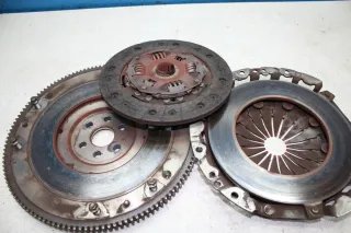 Schwungrad Schwungscheibe Druckplatte 21703-1601085 Lada Priora Kombi 2171 Bj.10 - Bild 2