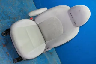 Fahrersitz Sitz mit Armlehne vorne links Nissan Micra IV K13 Bj.12 - Bild 1