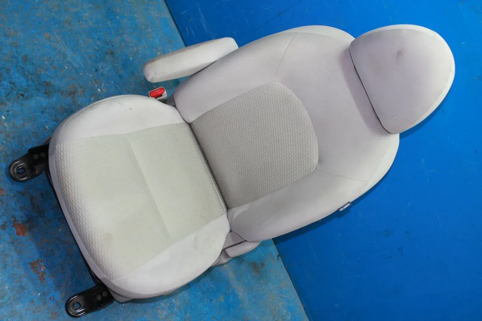 Fahrersitz Sitz mit Armlehne vorne links Nissan Micra IV K13 Bj.12 - Bild 1