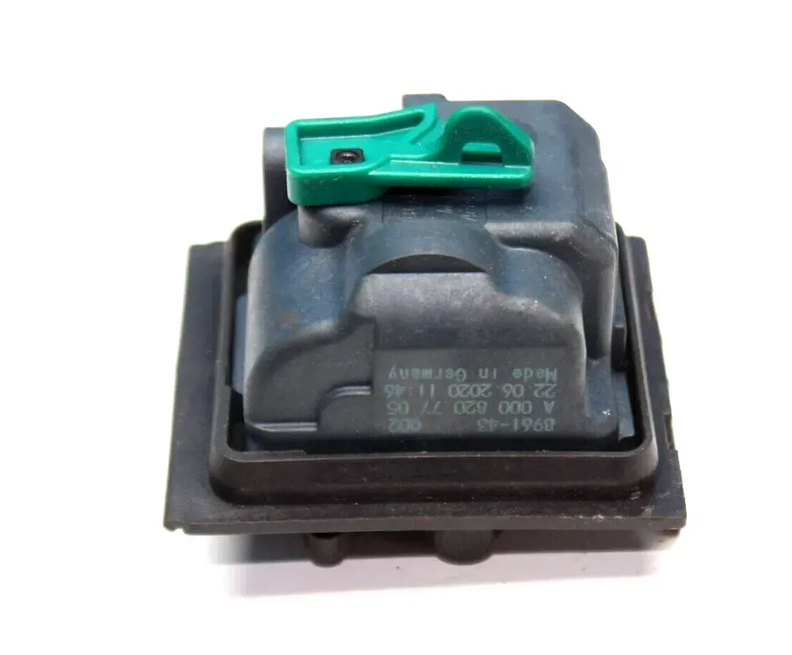 Mercedes Benz W176 ZV Stellmotor Verriegelung Tankklappe A0008207705 - Bild 1