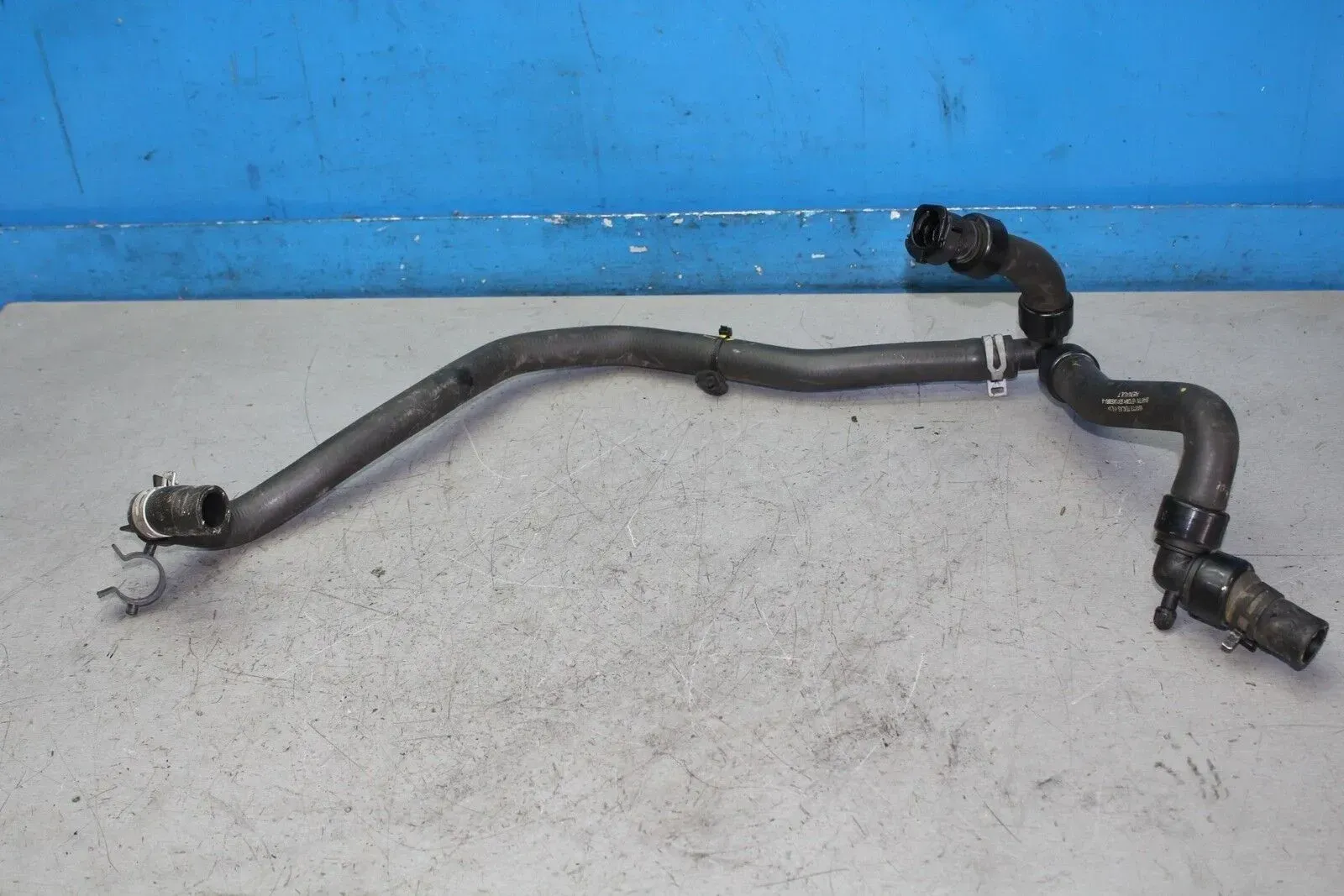 Renault Clio IV Bj.13 Kühlwasserschlauch Kühlwasser Schlauch 924104538RA - Bild 1