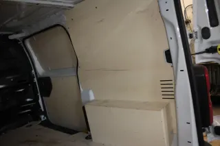 Laderaumverkleidung Bodenplatte Radkasten Citroen Jumpy III Kastenwagen Bj.22 - Bild 3