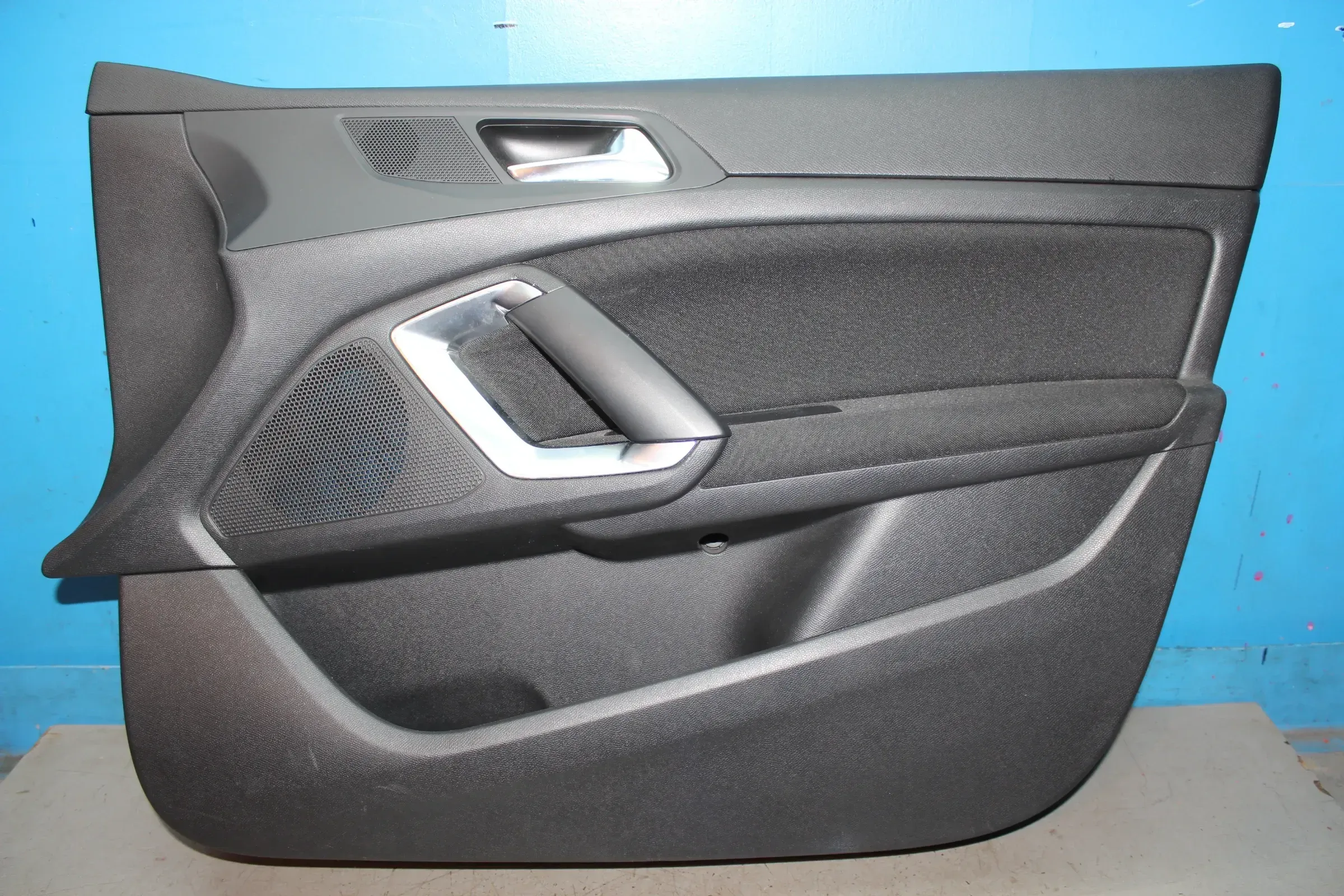 Türverkleidung Türpappe vorne rechts 96776522ZD Peugeot 308 II Bj.14 - Bild 1