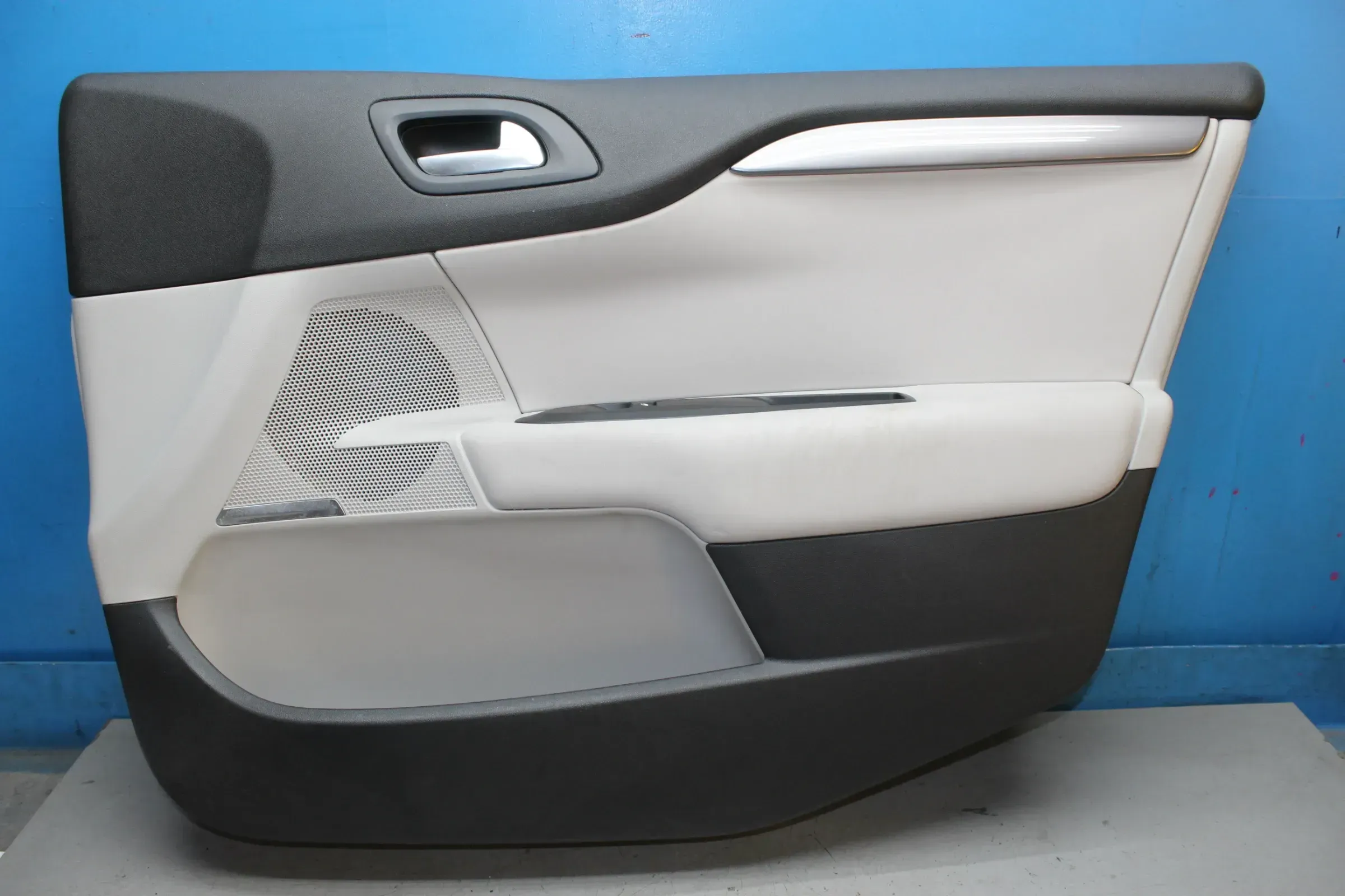 Türverkleidung Türpappe vorne rechts 96728217BJ Citroen C4 II NC Bj.13 - Bild 1