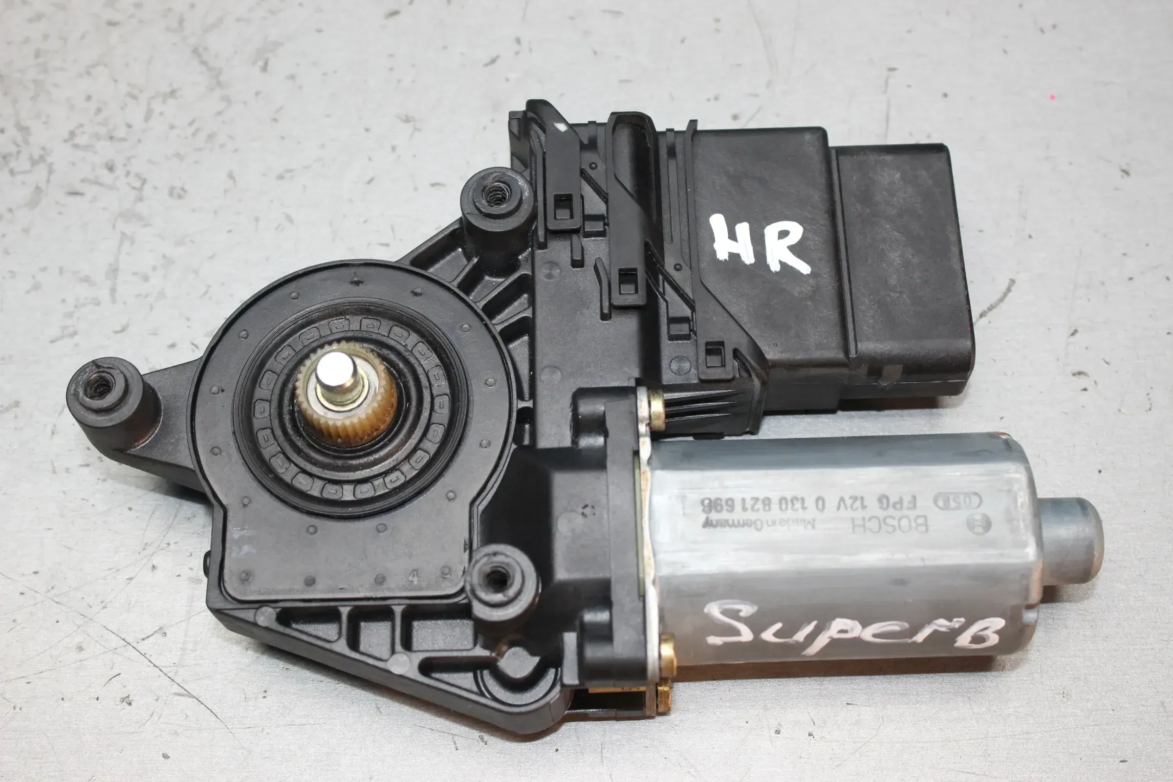 Fensterhebermotor hinten rechts 105407301, 0130821696 Skoda Superb I 3U4 Bj.04 - Bild 1