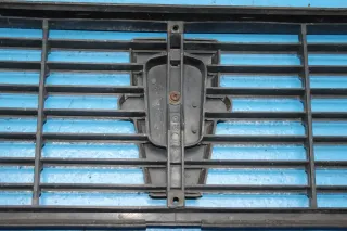 Lada Niva 2121 Bj.09 Kühlergrill Grill Gitter Emblem Logo vorne 2121-8401014 - Bild 8
