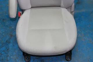 Fahrersitz Sitz mit Armlehne vorne links Nissan Micra IV K13 Bj.12 - Bild 2