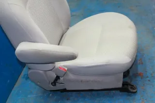 Fahrersitz Sitz mit Armlehne vorne links Nissan Micra IV K13 Bj.12 - Bild 7