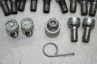 VW Passat 3C B7 Bj11 20x Radbolzen SW17 4+1 Radsicherung Felgenschloss 5Q0698137 - Bild 3