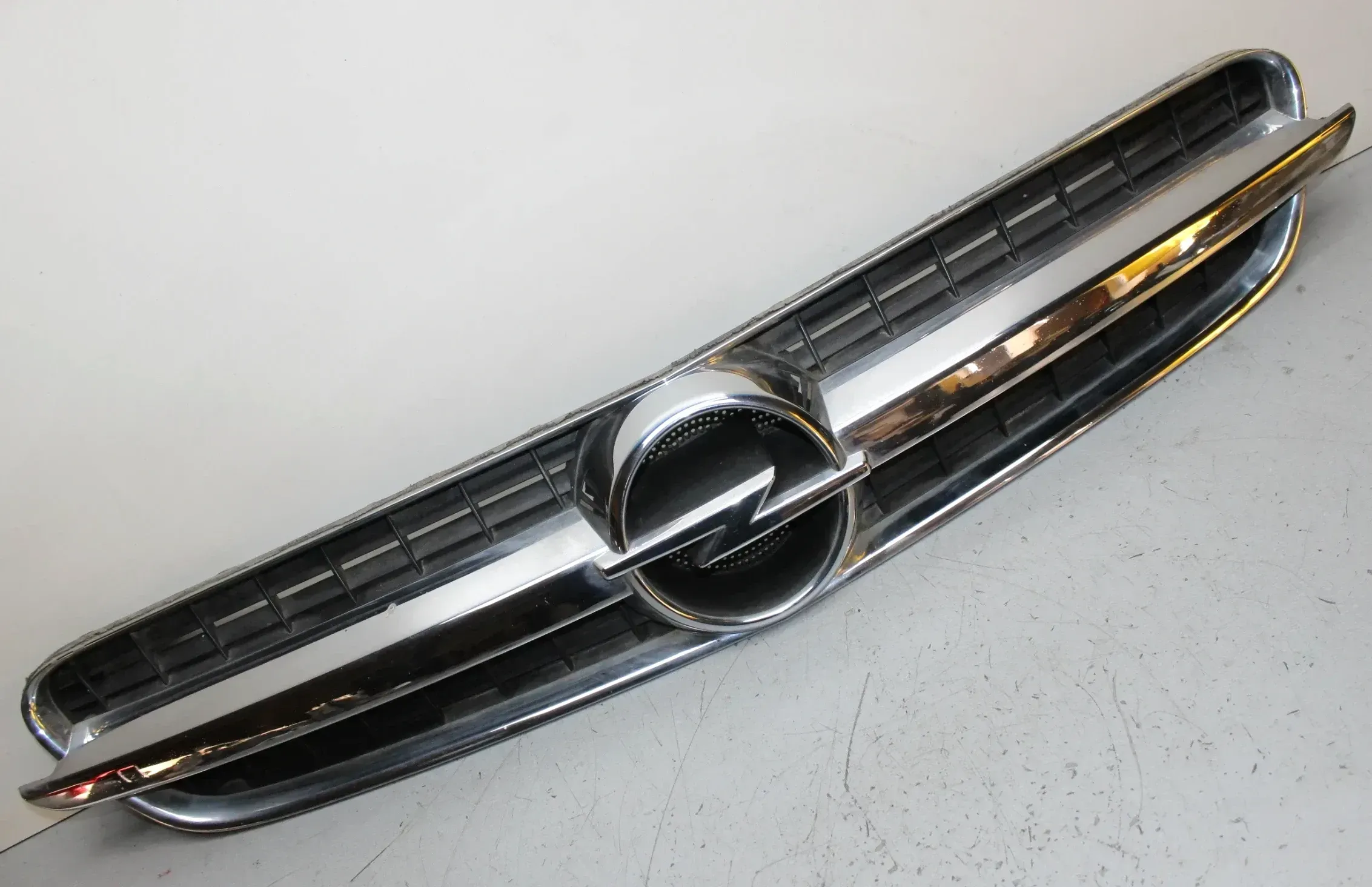 Kühlergrill Grill Gitter Emblem Logo vorne 13103966 Opel Vectra C Bj.03 - Bild 1