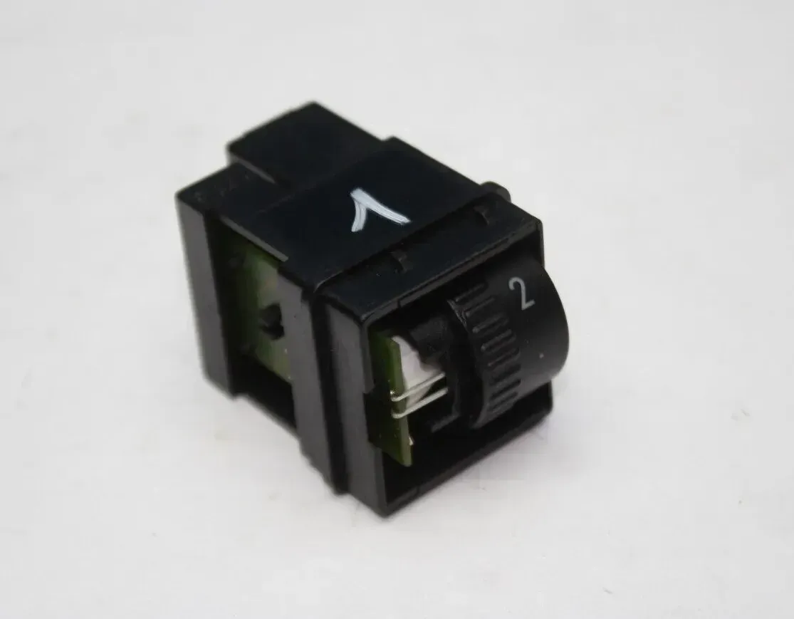 Schalter Regler Sitzheizung hinten links 3C0963563C VW Passat CC 357 Bj.08 - Bild 1
