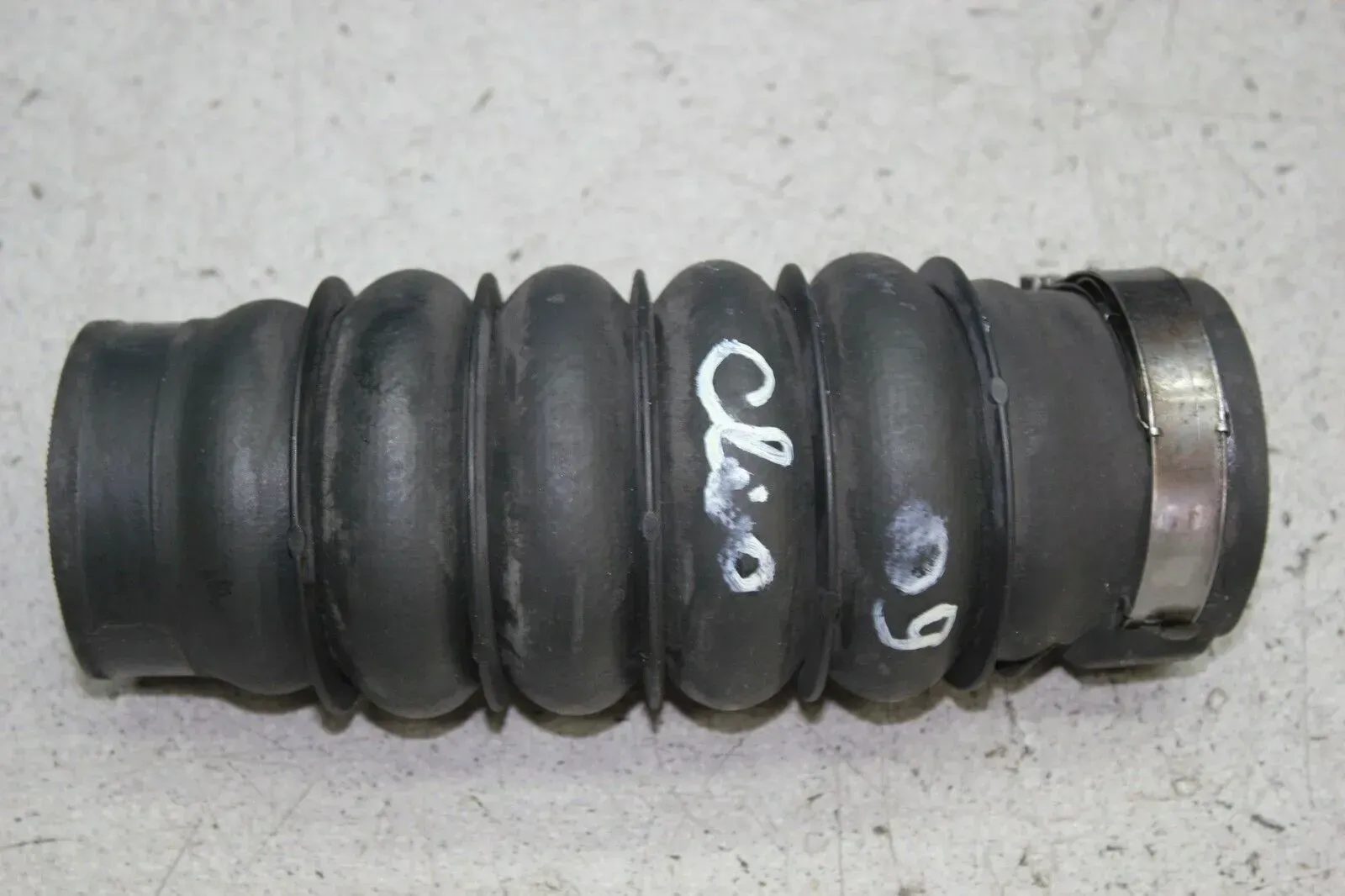 Renault Clio III Bj.09 Ansaugrohr Ansaugschlauch Rohr Schlauch - Bild 1