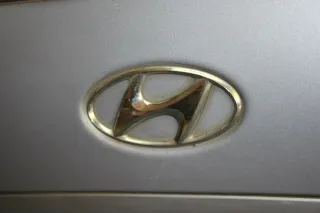 Hyundai Trajet FO Bj.05 Heckklappe Kofferraumklappe Heckscheibe SI silber met - Bild 3