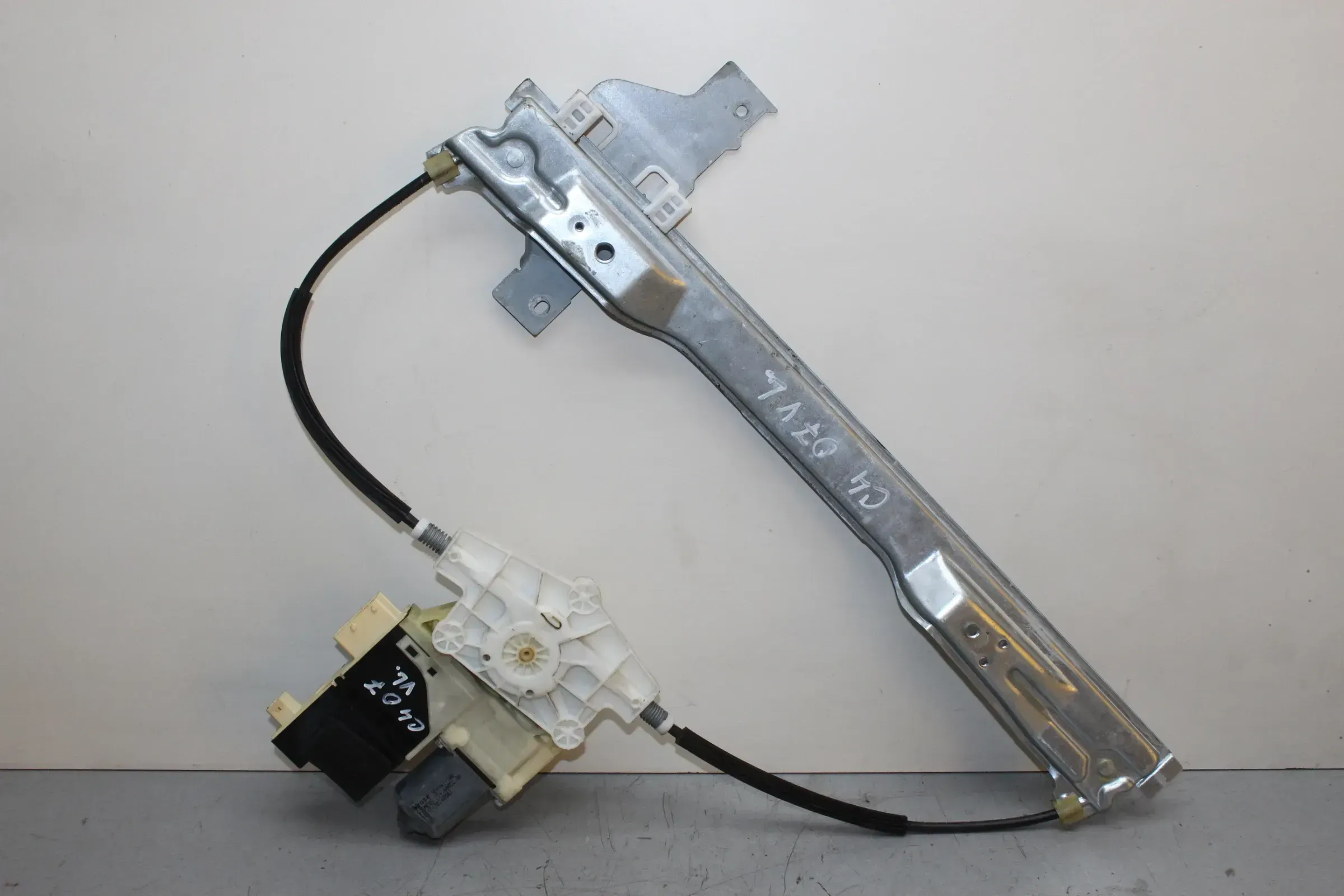 Fensterhebermotor mit Gestänge vorne links 9681575280 Citroen C4 I LC Bj.07 - Bild 1