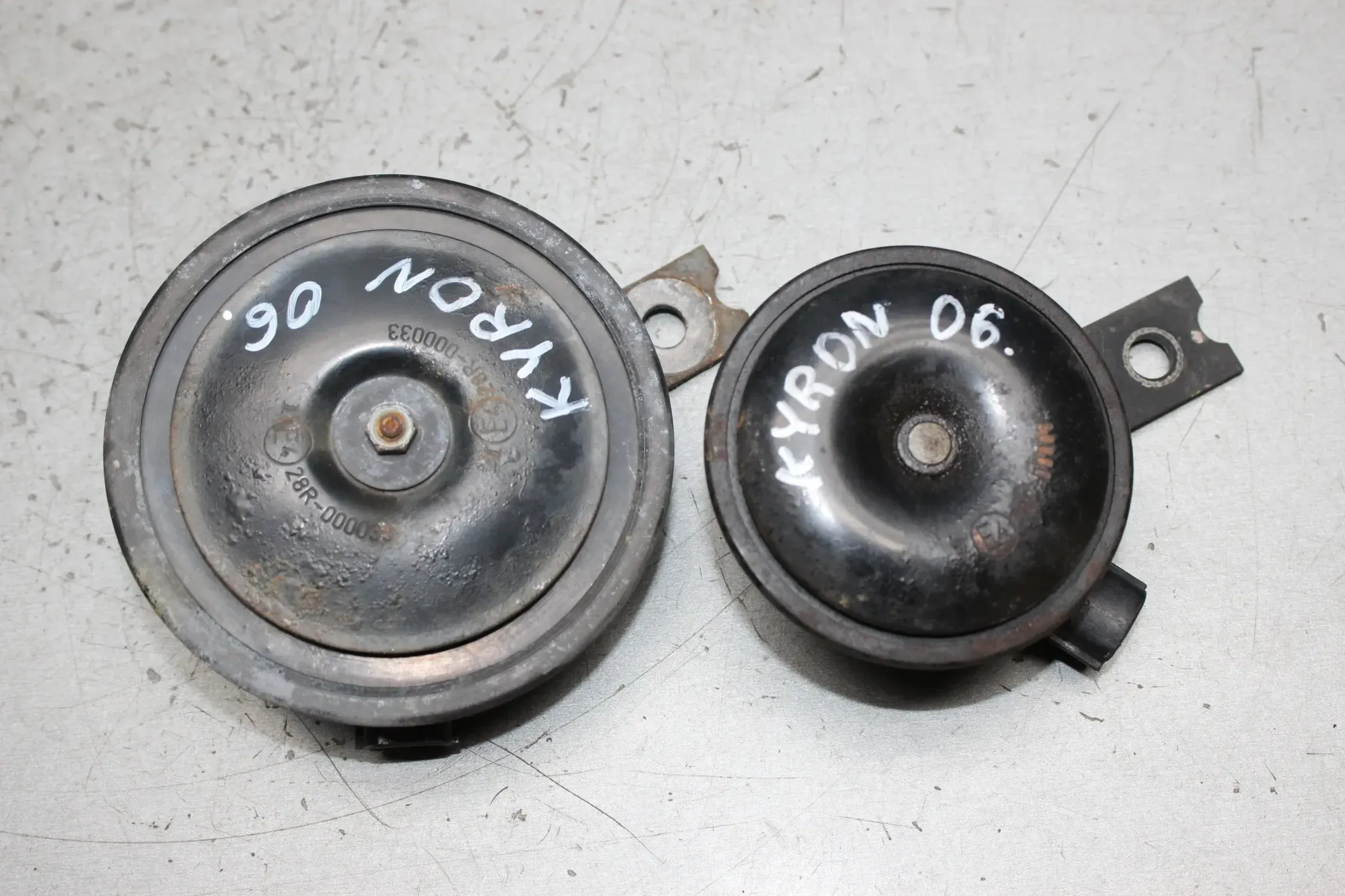 2x Hupe Klaxon Signal 28R-000033 28R-000034 SsangYong Kyron Bj.06 - Bild 1
