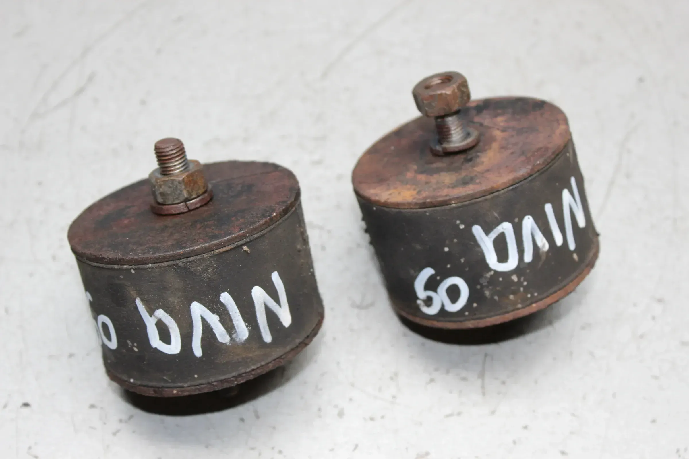 Lada Niva 2121 1.7i Bj.09 2x Motorhalter Halter Lager Gummilager - Bild 1