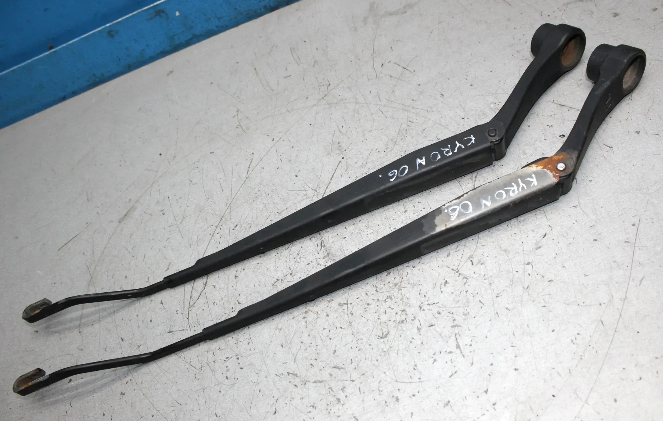 2x Wischerarm vorne links und rechts SsangYong Kyron Bj.06 - Bild 1