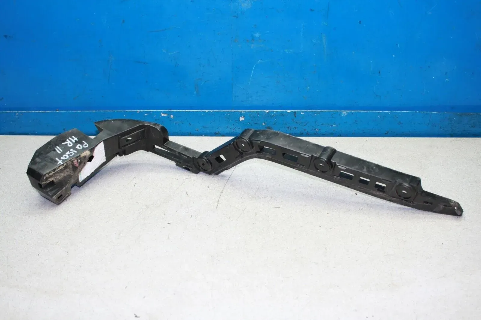 VW Passat 3C B7 Bj11 Halterung Stoßstange Halter hinten rechts 3AE807394A - Bild 1